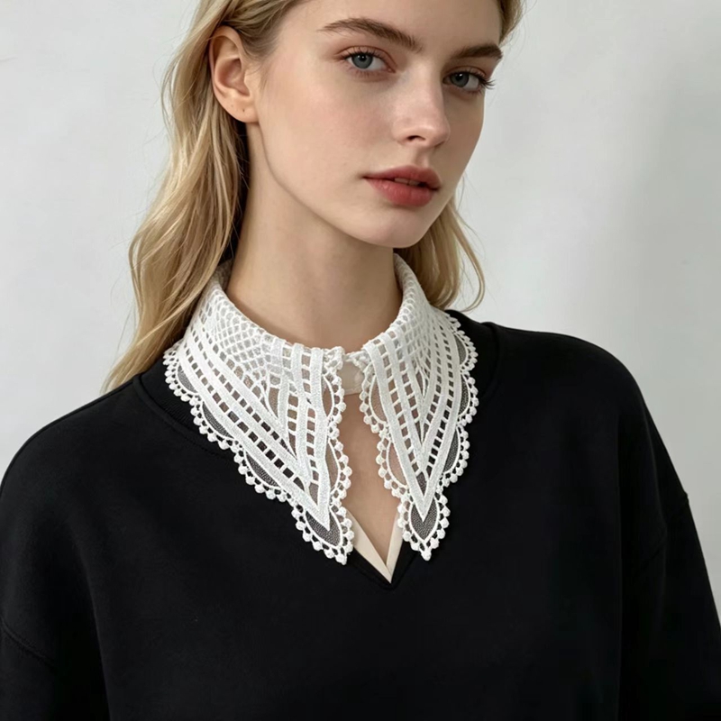 Shirts - Gola Falsa Feminina Branca com Babados,